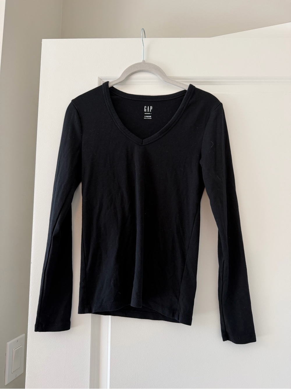 GAP Black V-Neck Long Sleeve Tee